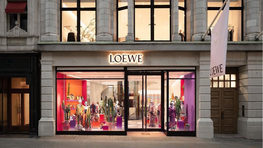 Loewe London Mayfair, Maisons de mode, à Londres