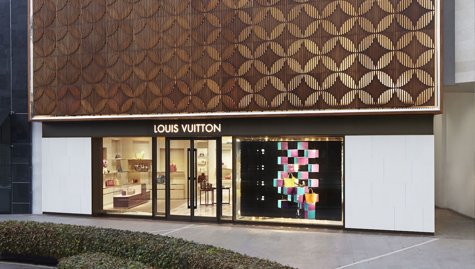 Louis Vuitton, Maisons de mode