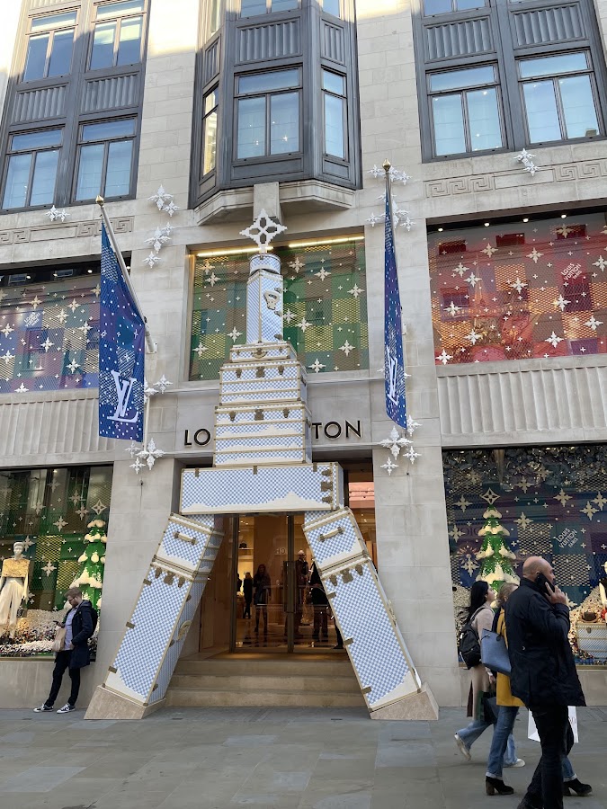 Louis Vuitton, Maisons de mode, à Londres