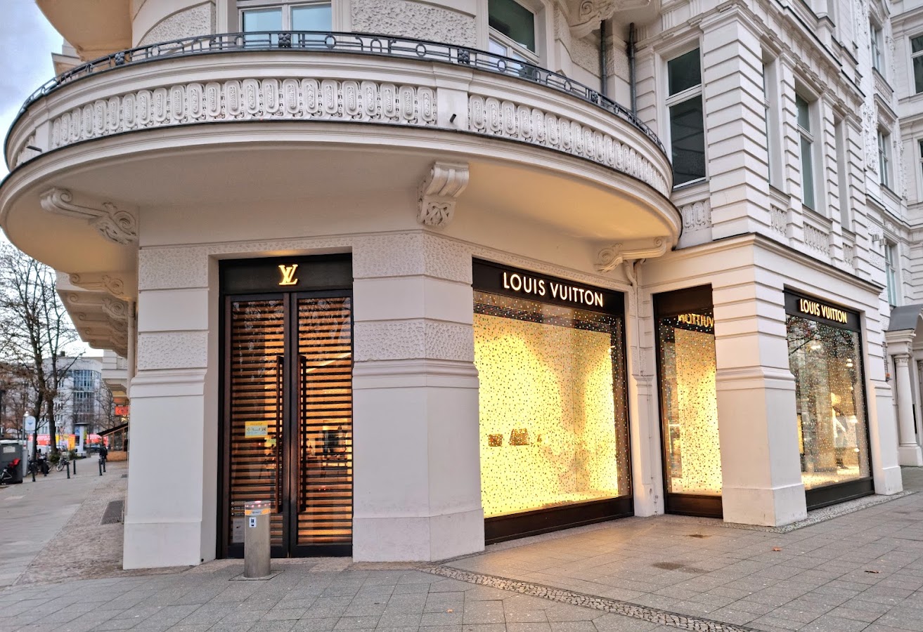 Louis Vuitton, Maisons de mode