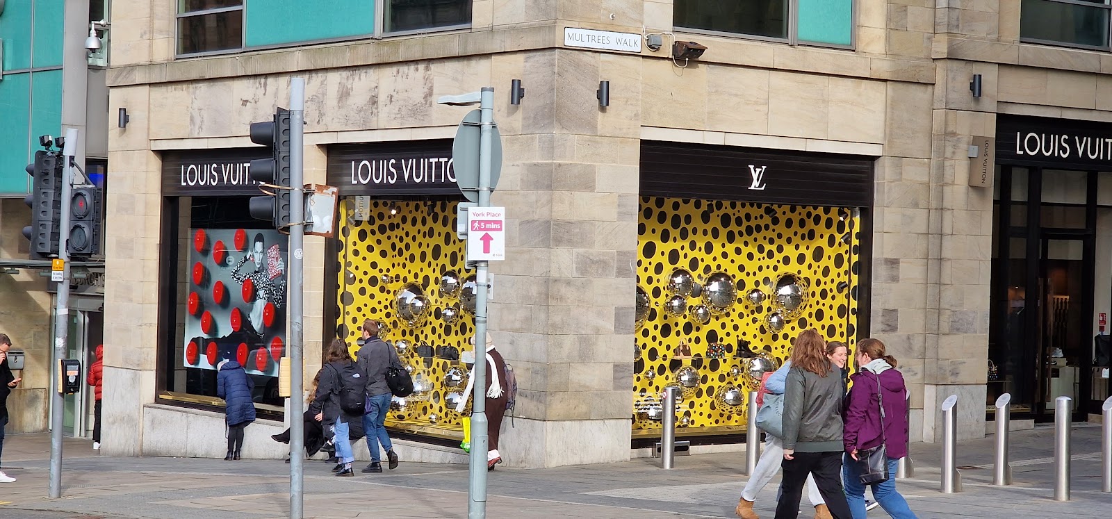 Louis Vuitton, Maisons de mode