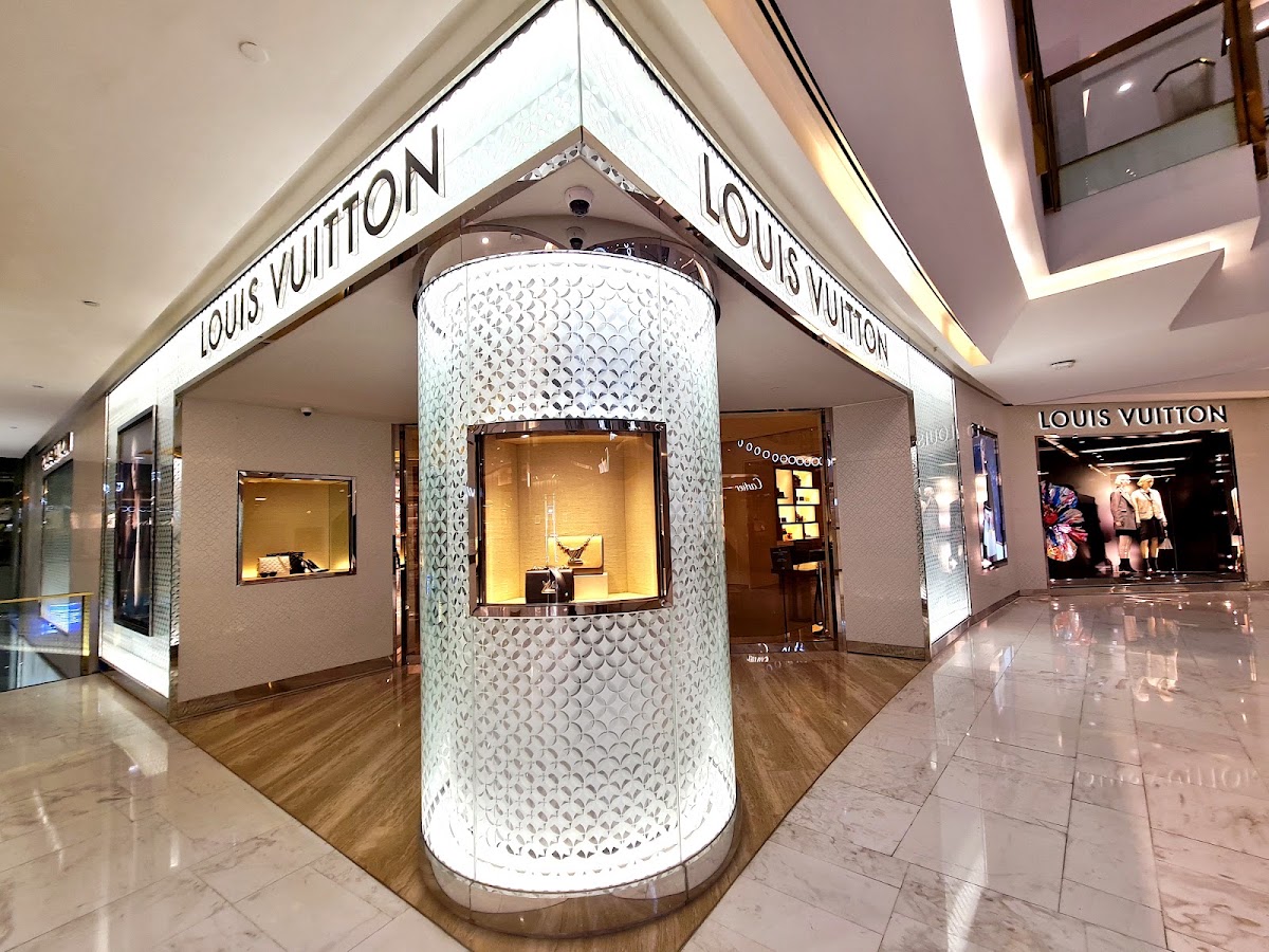 Louis Vuitton Bangkok Emporium, Maisons de mode