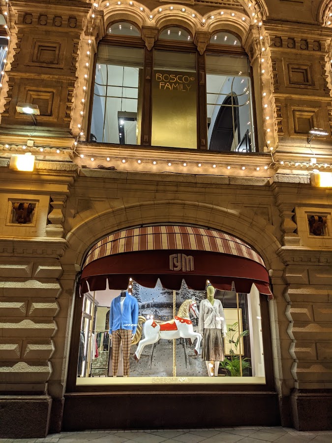 Louis Vuitton Moscow GUM, Maisons de mode