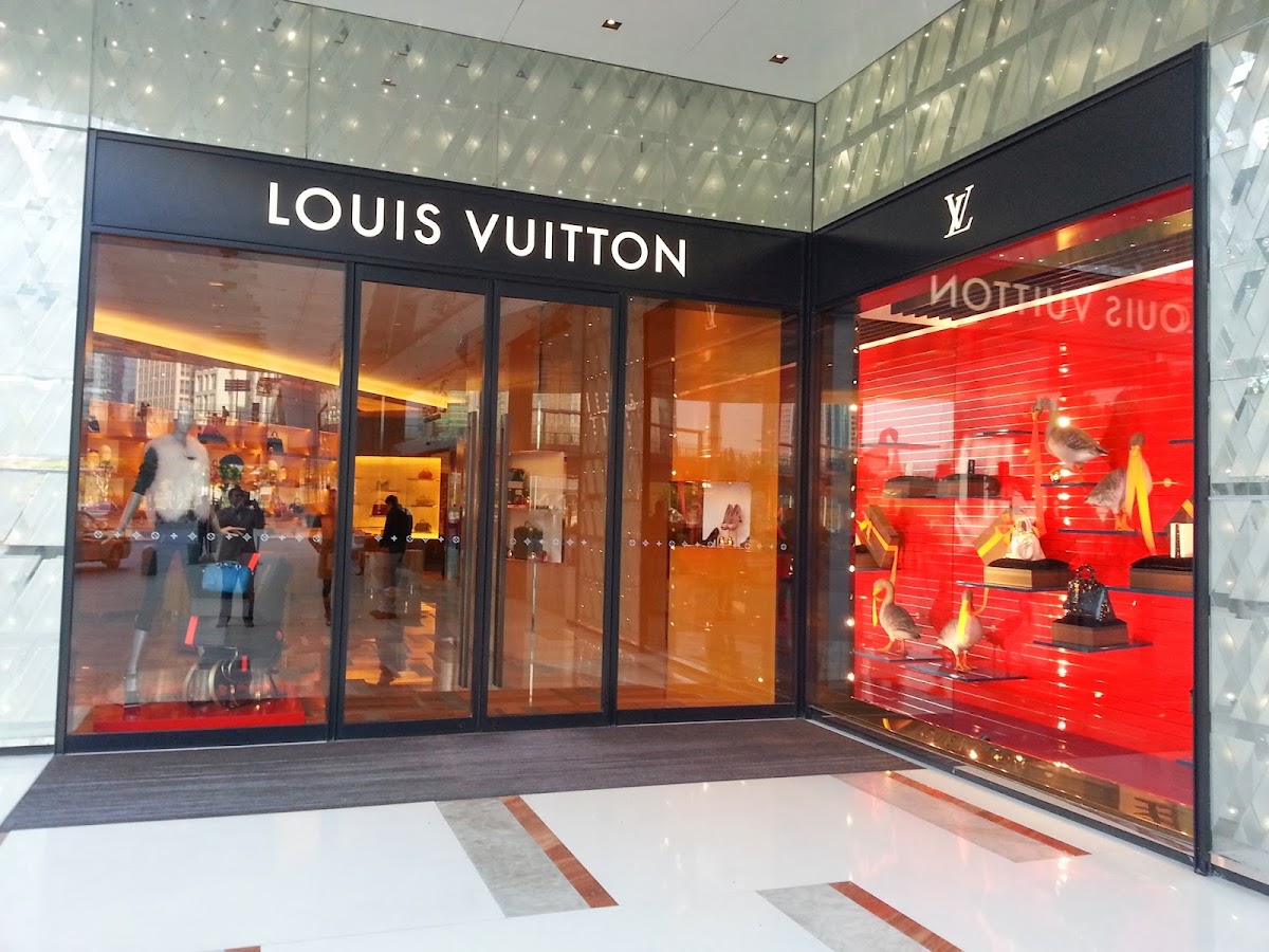 Louis Vuitton Shanghai Nanjing Road, Maisons de mode