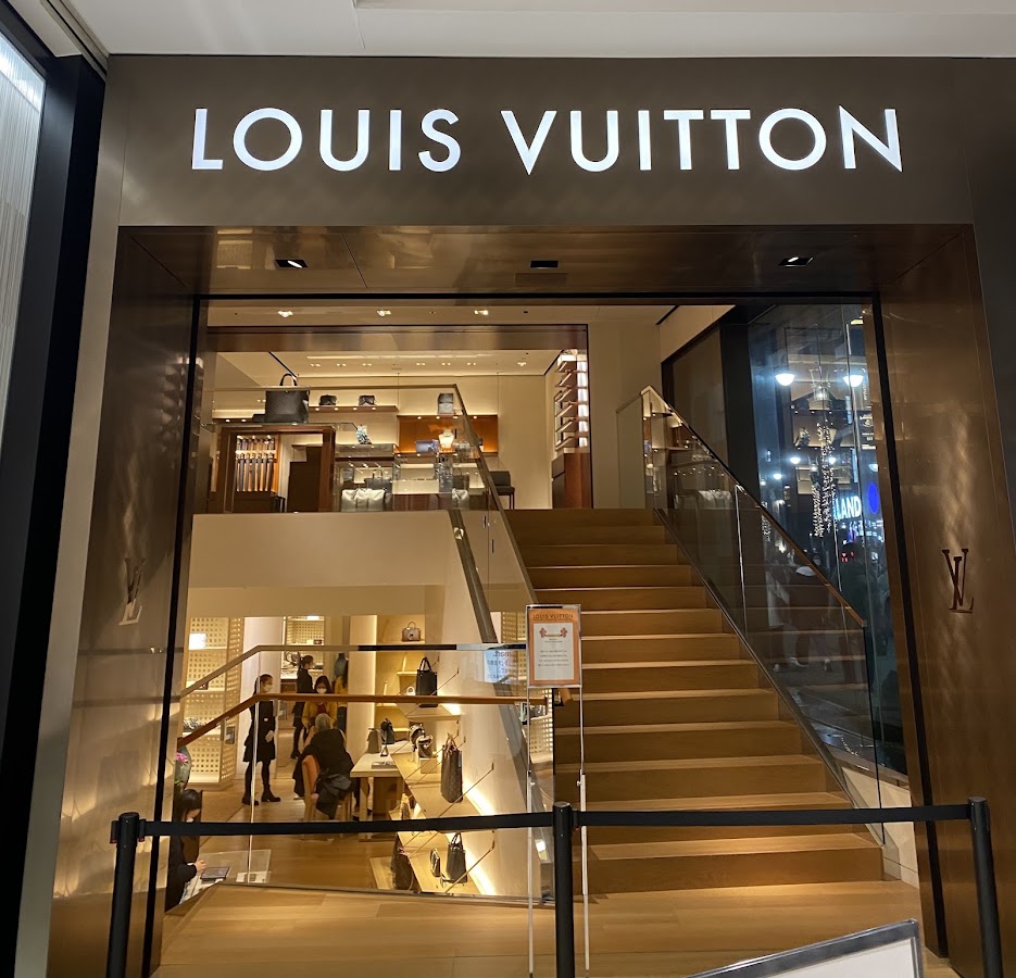 Louis Vuitton Tokyo Shibuya, Maisons de mode