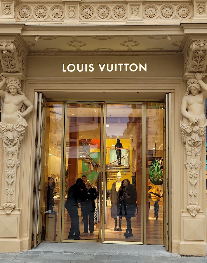 Louis Vuitton Vienna, Maisons de mode