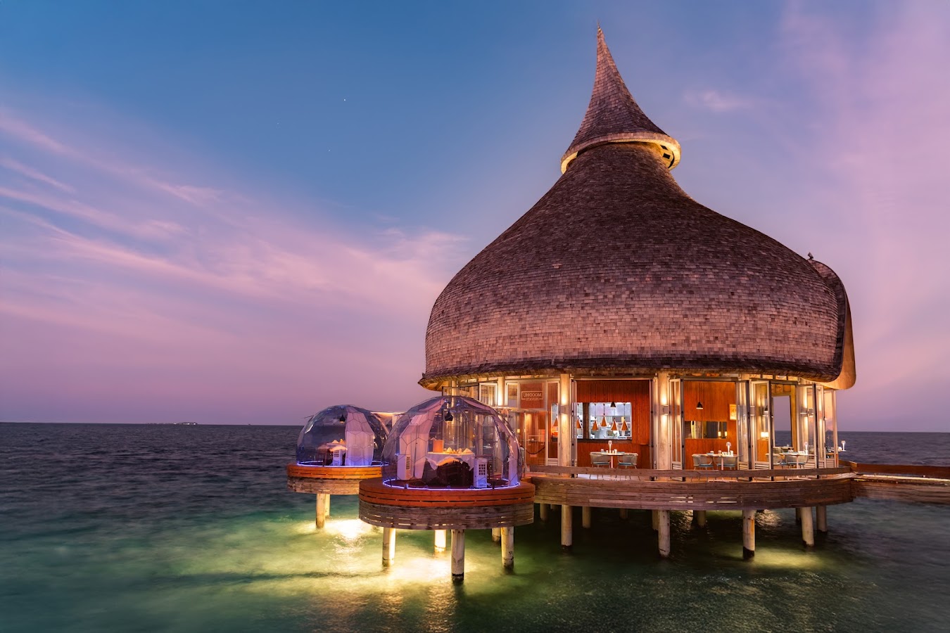Maafushivaru Maldives, Hôtels et palaces