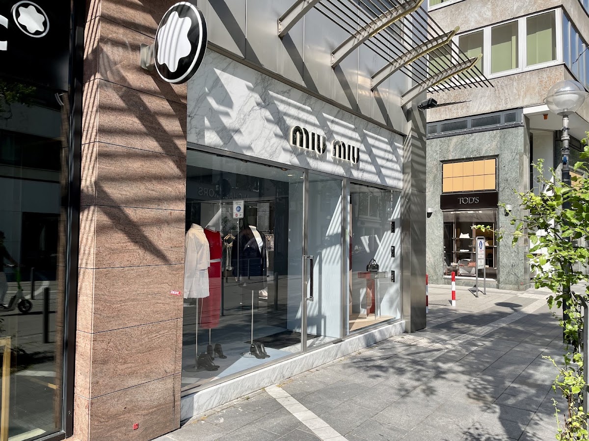 Miu Miu, Maisons de mode