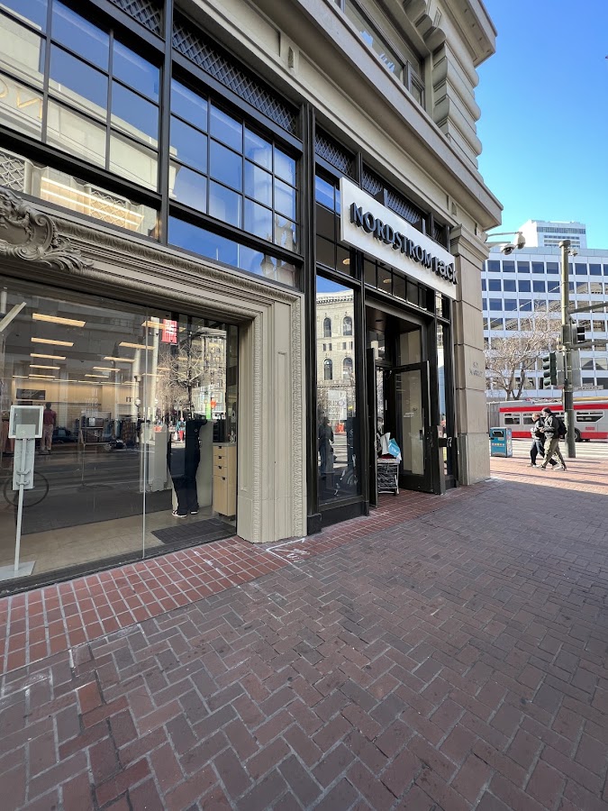 Nordstrom Rack, Maisons de mode