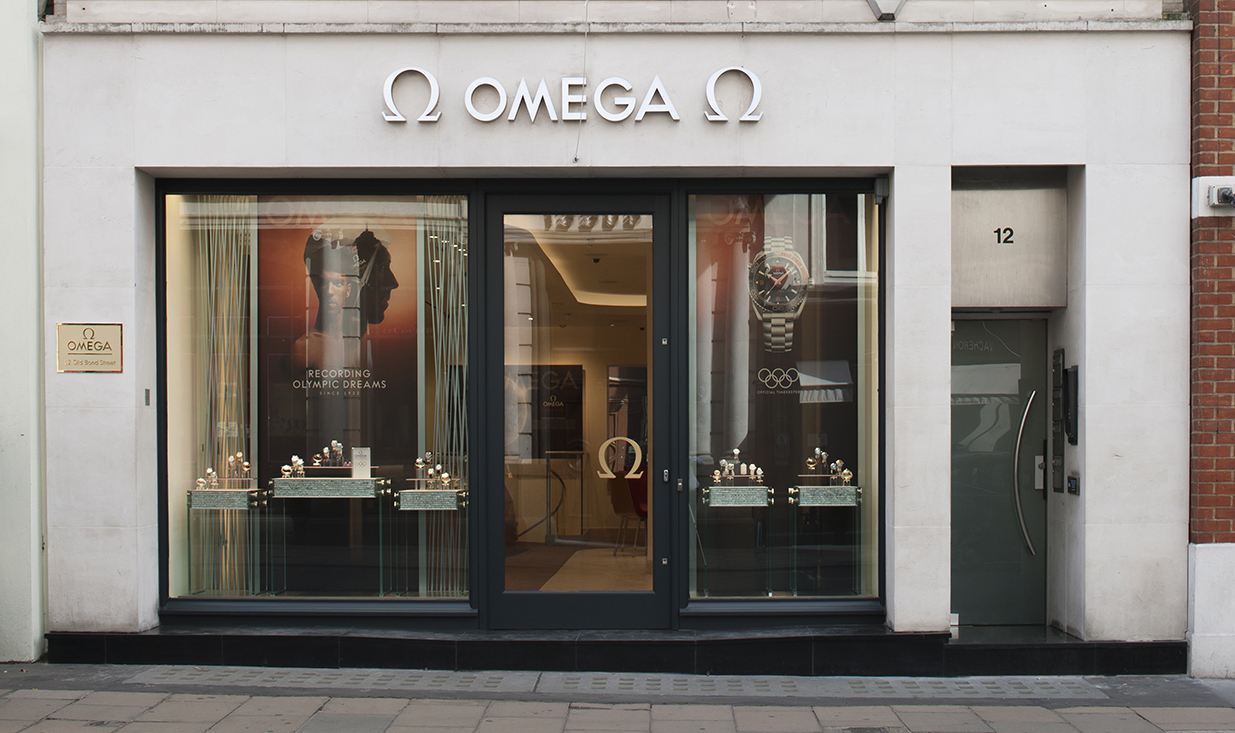 Omega, Maisons de mode, à Londres