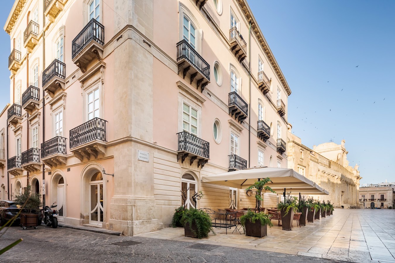 Palazzo Artemide, Hôtels et palaces