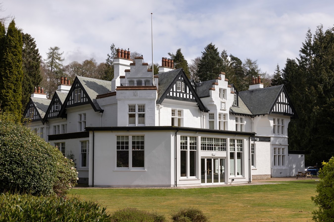 Pine Trees Hotel, Hôtels et palaces