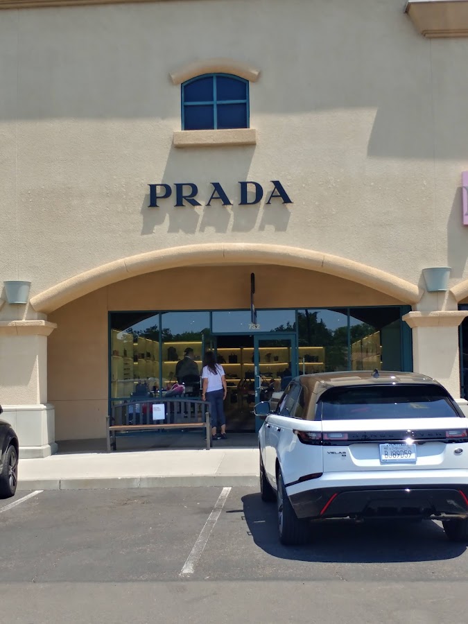 Prada, Maisons de mode