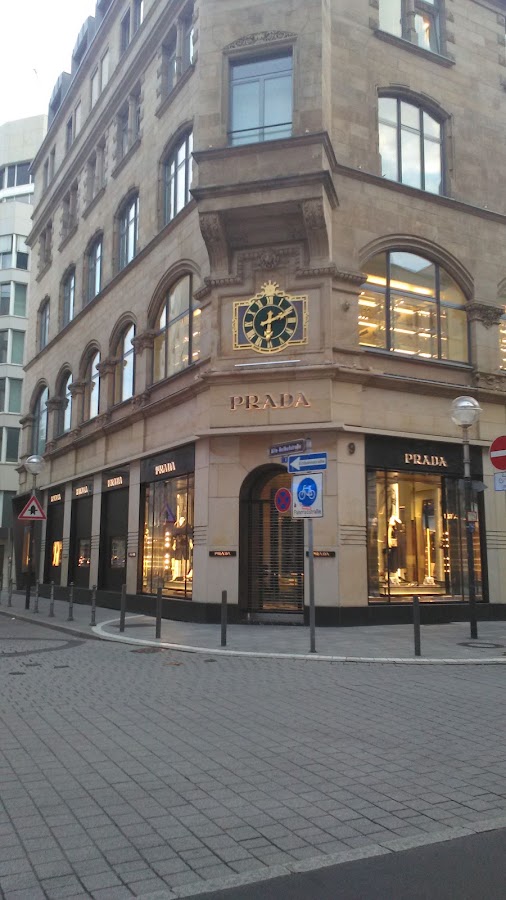 Prada, Maisons de mode