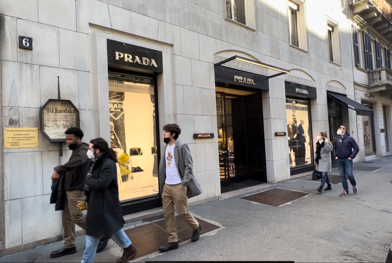 Prada Milano, Maisons de mode, à Milan