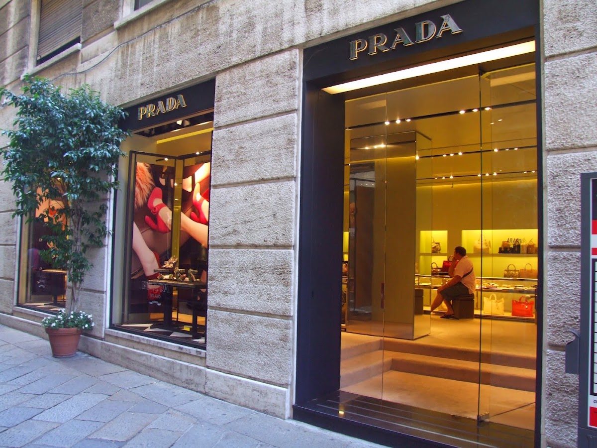 Prada Showroom Milano, Maisons de mode, à Milan