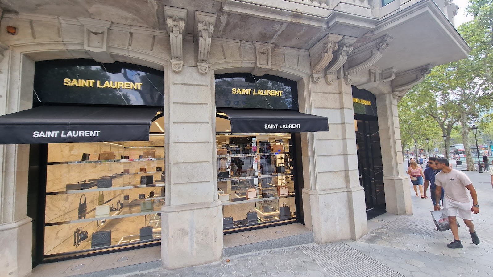 Saint Laurent Barcelona Passeig de Gràcia, Maisons de mode