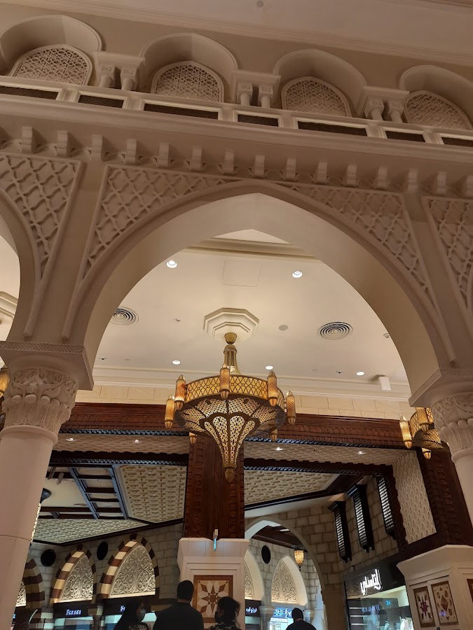 Saint Laurent Dubai Mall, Maisons de mode, à Dubaï