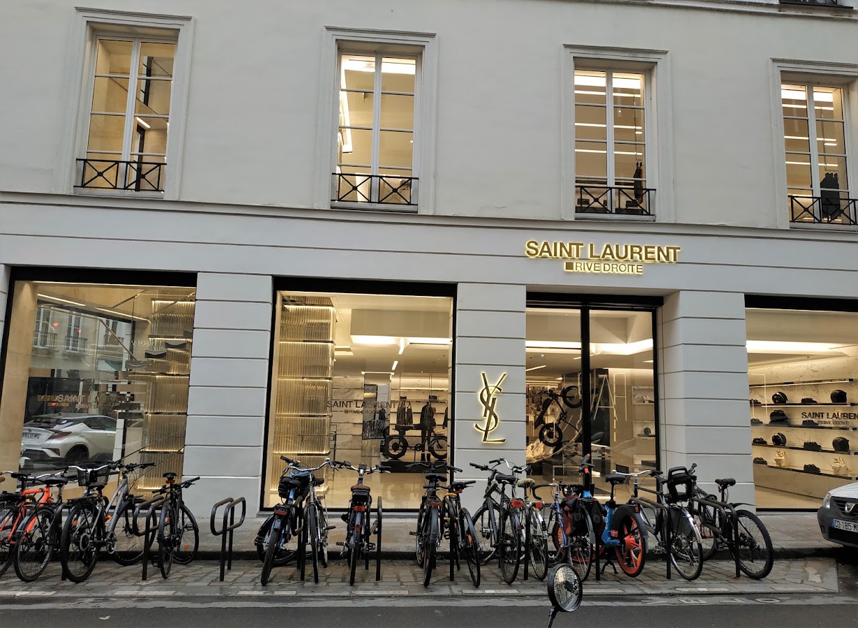 Saint Laurent Paris Rue Saint-Honoré, Maisons de mode, à Paris