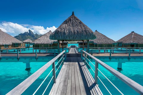 St Regis Bora Bora, Hôtels et palaces