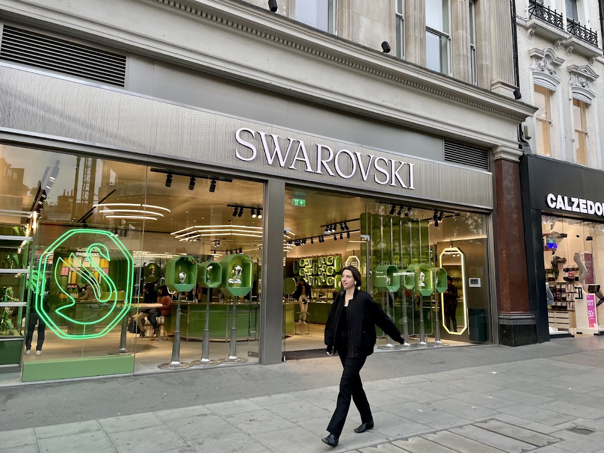 Swarovski, Maisons de mode, à Londres