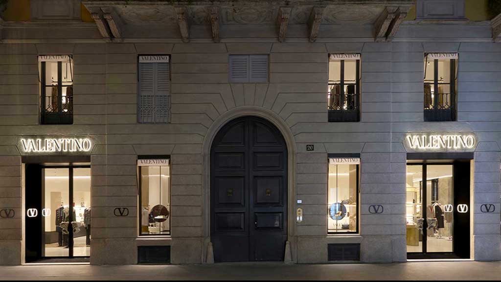 Valentino Via Montenapoleone Milan, Maisons de mode, à Milan