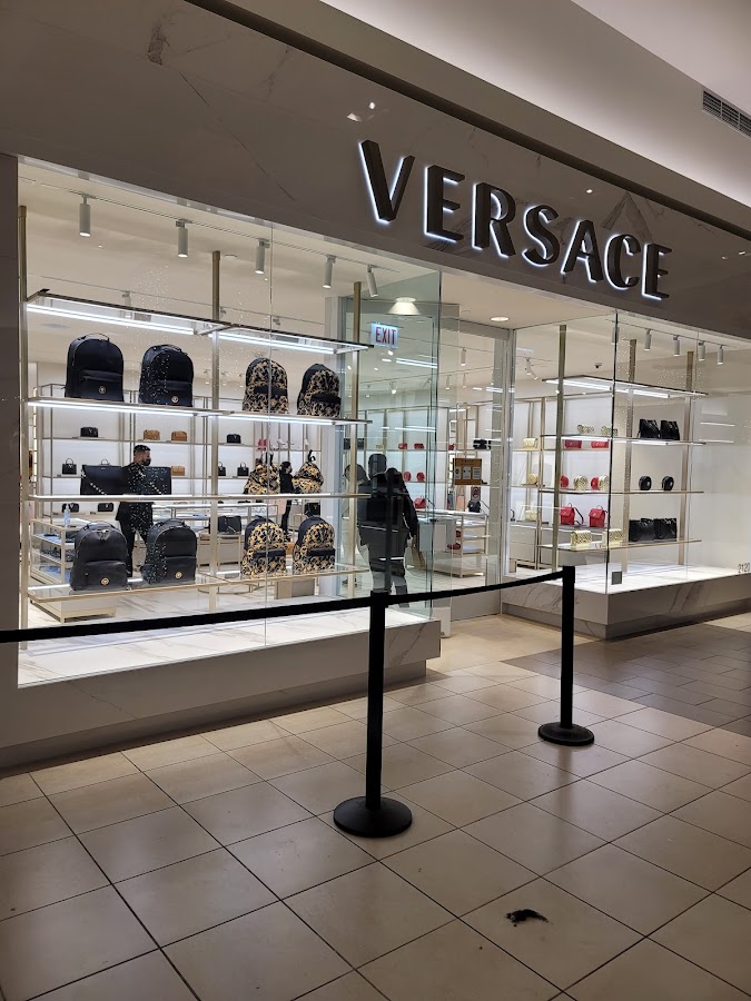 Versace, Maisons de mode