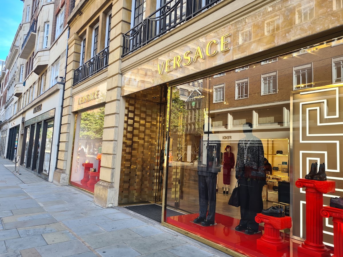 Versace, Maisons de mode, à Londres