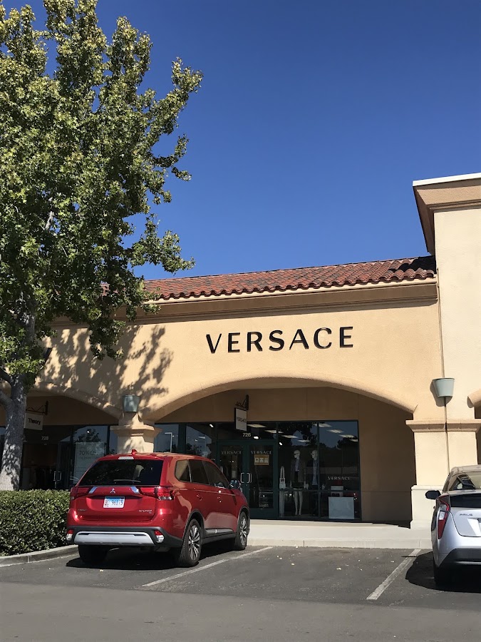 Versace Outlet, Maisons de mode