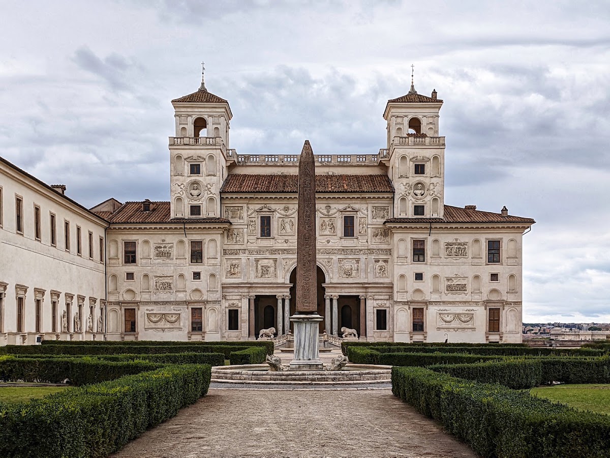 Villa Medici Bologna, Hôtels et palaces